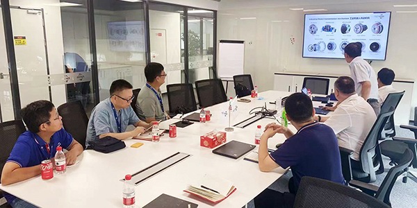 BSport体育官网机电与福斯润滑油合作，为工业机器人油品开发提供技术对接