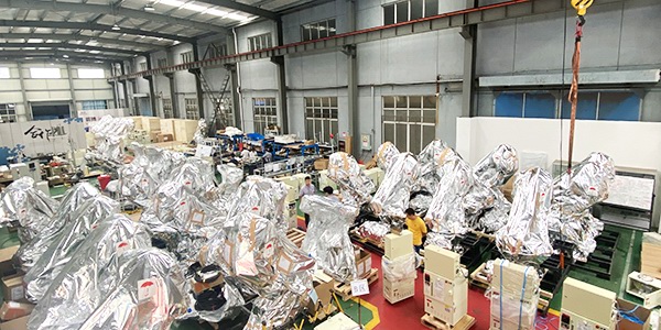 工业机器人产业迎来重要机遇期，BSport体育官网工厂开足马力促生产，大干快上抢时机