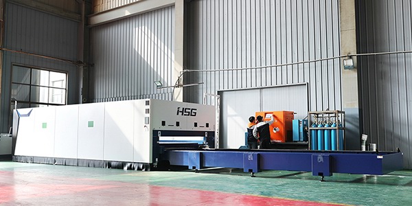 BSport体育官网新工厂激光切割、钣金折弯等设备移机安装调试完毕，投入生产